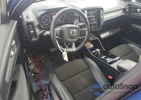 2021 Volvo Xc40 T5 R-Design z USA, uszkodzony, nr VIN YV4162UM4M2432870